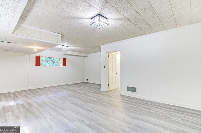 Building Photo - 5095 S Trimble Rd