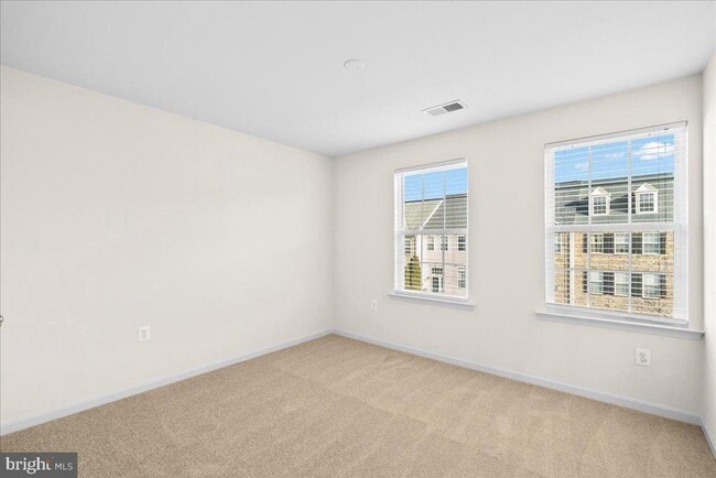 Building Photo - 927 Buttonwood Terrace NE