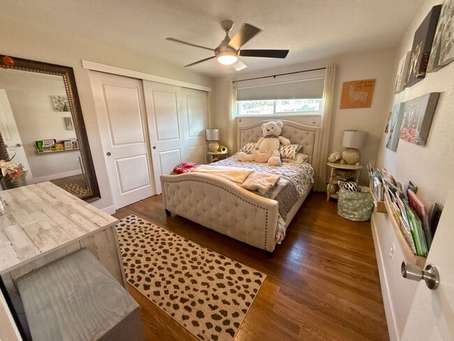 Building Photo - Sprawling 6 BR 4 BA Applewood Paradise - Live in Luxury with this Entertainer's Dream!