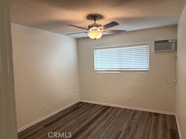 Building Photo - 685 E Vista Chino