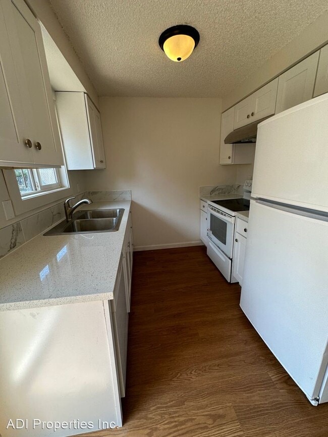 Building Photo - 2 br, 1 bath House - 22920 NE Halsey St #7