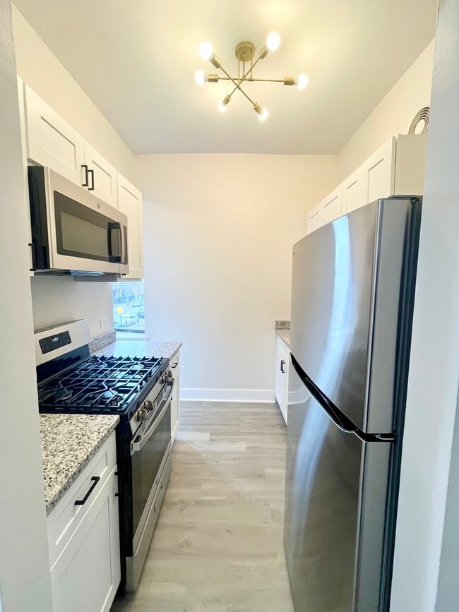 Building Photo - 2258 S Sacramento Ave