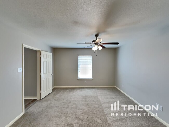 Building Photo - 1003 Marigold Rd
