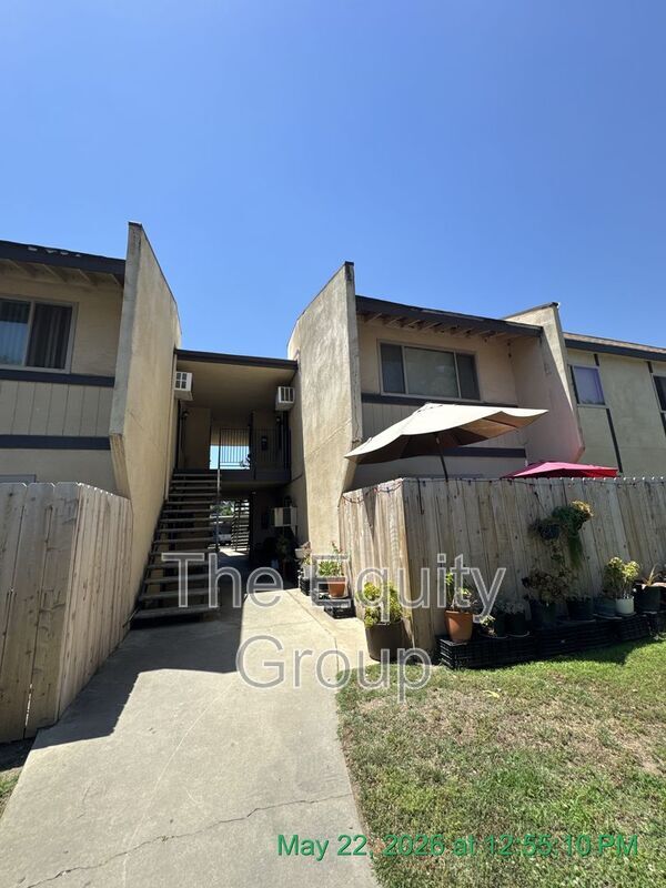 Building Photo - 1432 W Elowin Ave