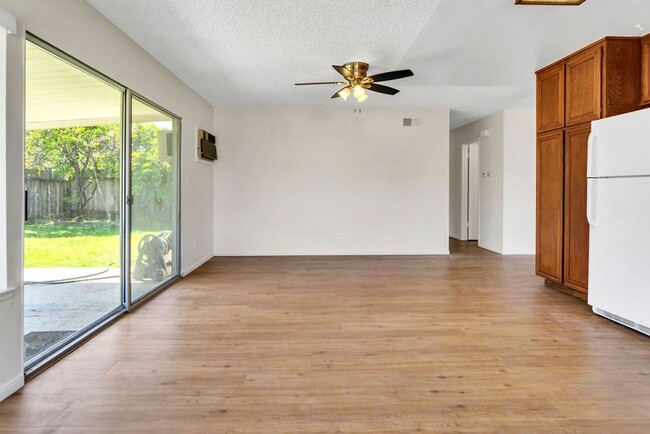 Building Photo - Great single level home in Mira Mesa.  Ava...