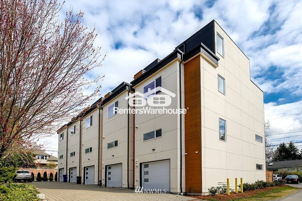 Building Photo - 10361 Ashworth Ave N