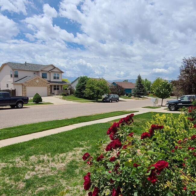 Building Photo - Beautiful home in Briargate Fairfax - D20 - ready to move in NOW!