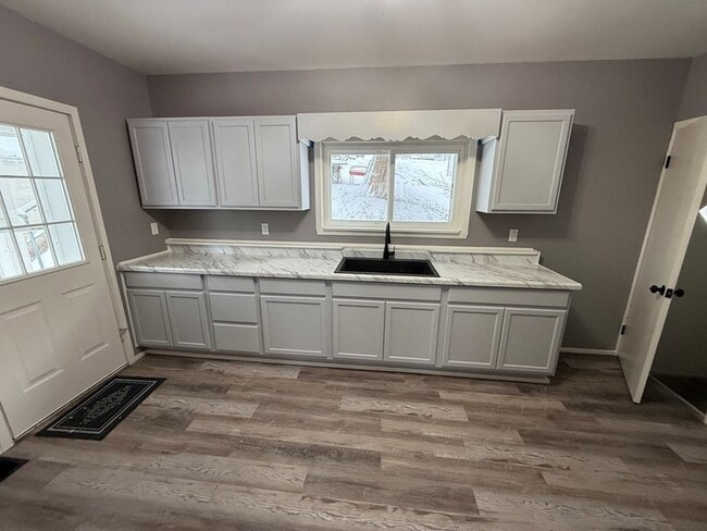 Building Photo - 608 Cooper Ave