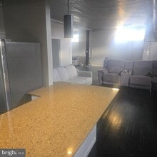 Building Photo - 19 W Main St