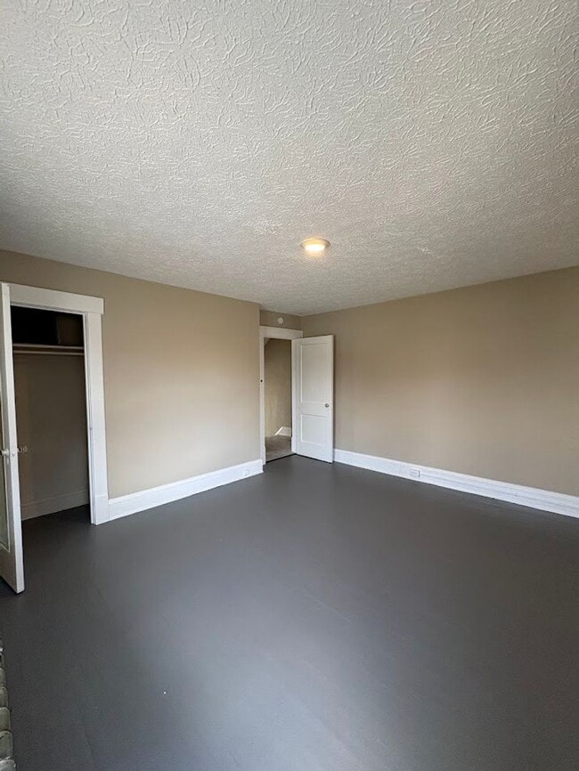 Building Photo - Four bedroom one bathroom home for rent