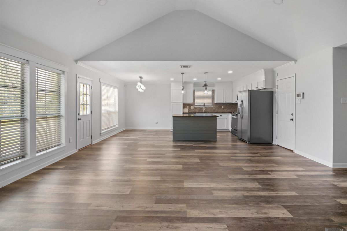 Building Photo - 40450 Hawthorne Dr