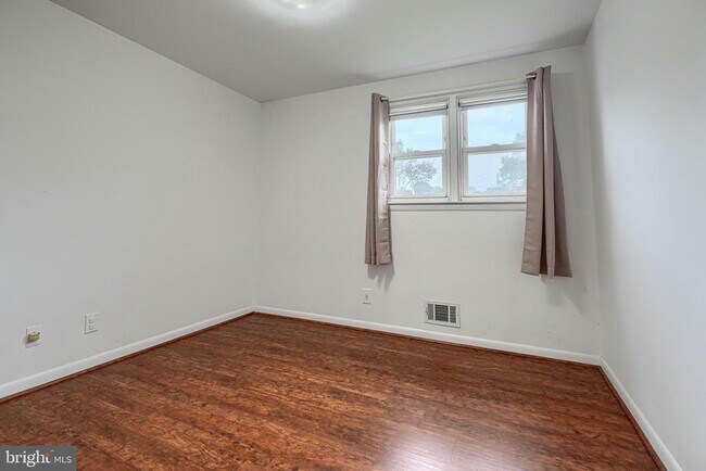Building Photo - 112 Springside Dr
