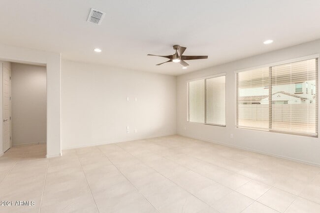 Building Photo - 8757 W Rancho Dr