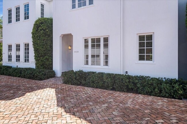 Building Photo - 1109 Campo Sano Ave