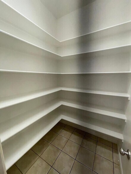 Building Photo - 15702 Crown Cove Ln