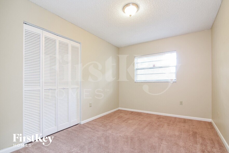 Building Photo - 204 Wense Ave