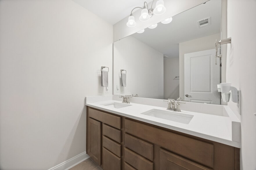 Building Photo - 268 Heron Creek Dr