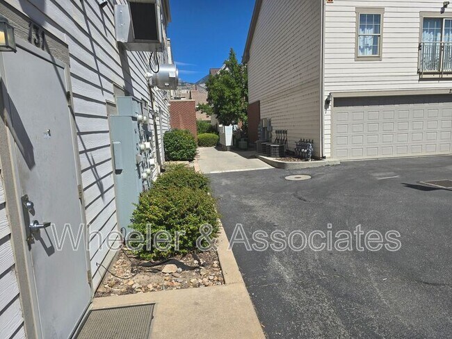 Building Photo - 129 25th St