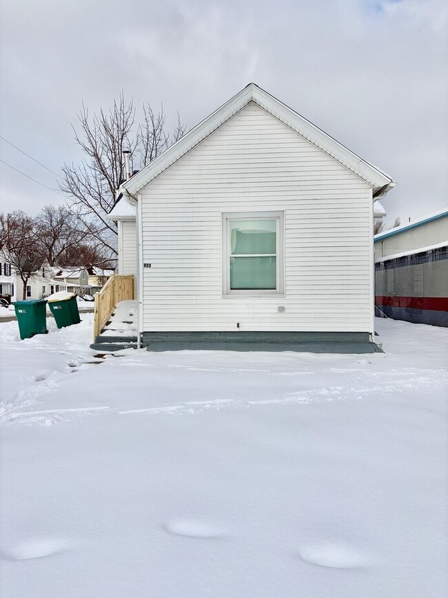 Primary Photo - 822 W 4th St