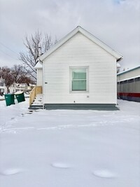 Building Photo - 822 W 4th St