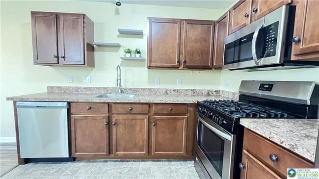 Building Photo - 705 Blue Heron Dr