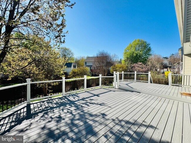 Building Photo - 28 Scotland Cir