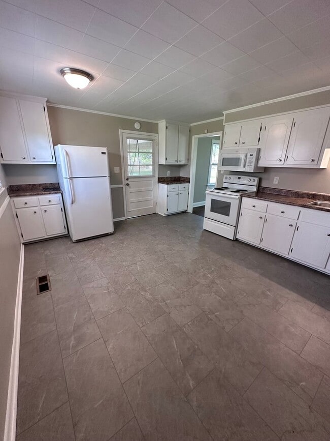 Building Photo - 313 Ginnie Ln