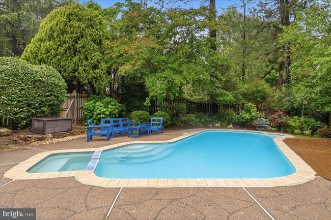 Building Photo - 911 Riva Ridge Dr