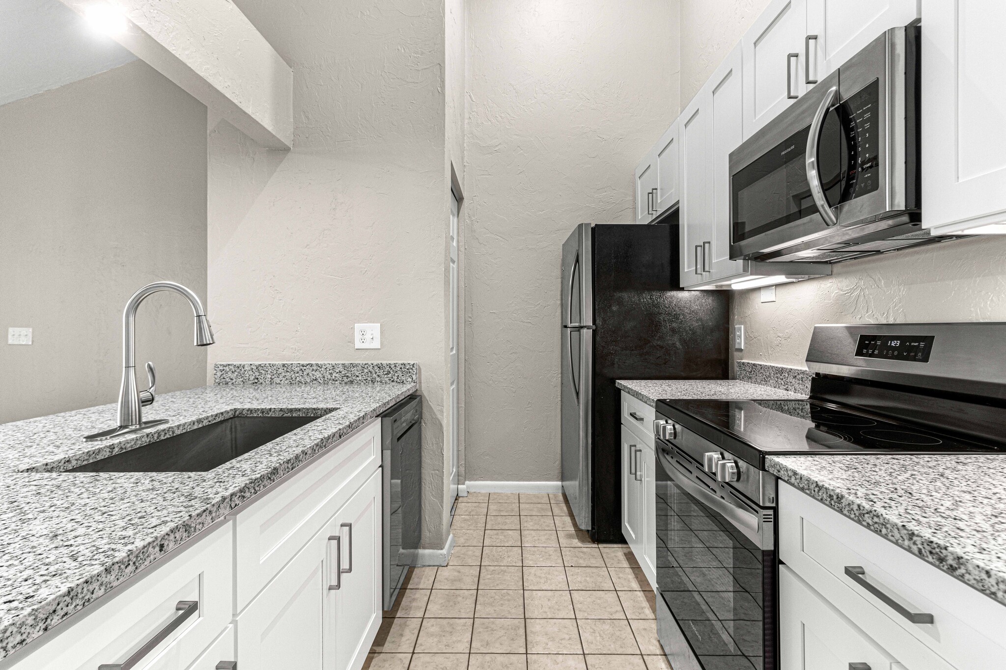 Building Photo - 4151 SE 22nd Ave