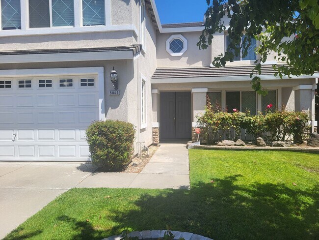 Building Photo - Gorgeous 5bd-3bth Available now!!