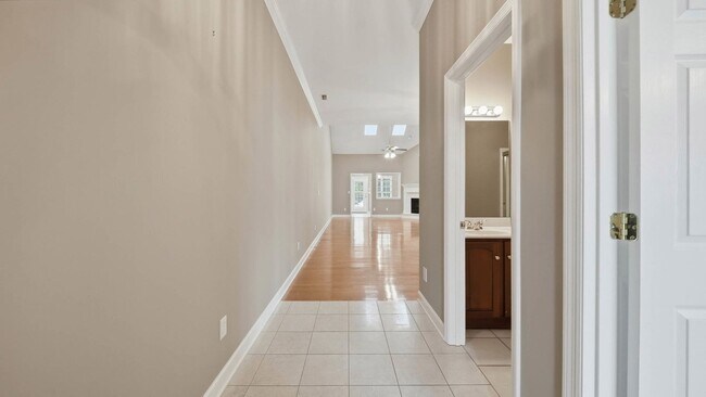 Building Photo - 2 bedroom East Brainerd Townhome