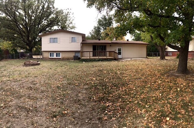 Building Photo - Beautiful 4 Bedroom 2 Bathroom Home