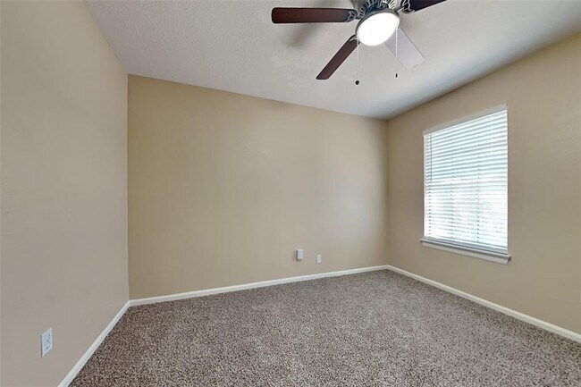 Building Photo - 151 E Pathfinders Cir