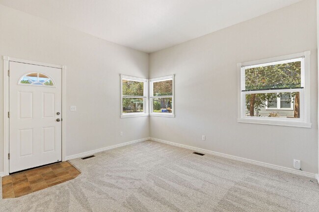 Building Photo - 1704 W Cucharras St