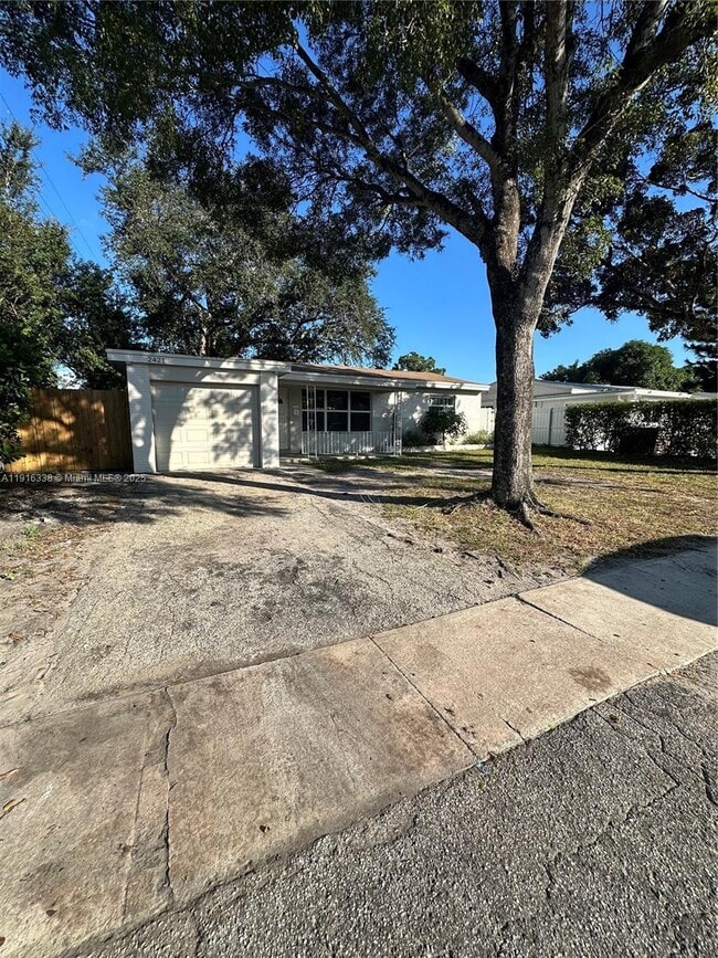 Building Photo - 2421 N 57th Terrace