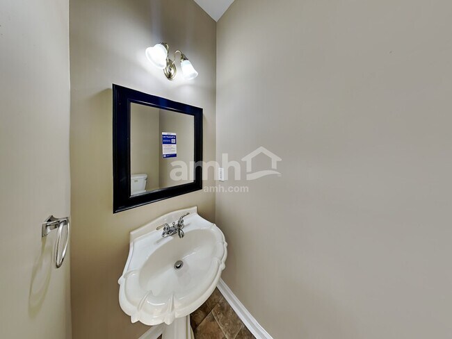 Building Photo - 9740 Lakemoore Cv