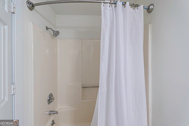 Building Photo - 815 Edgewood Ave NE