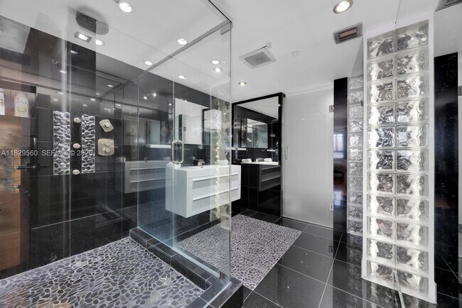 Building Photo - 251 Crandon Blvd