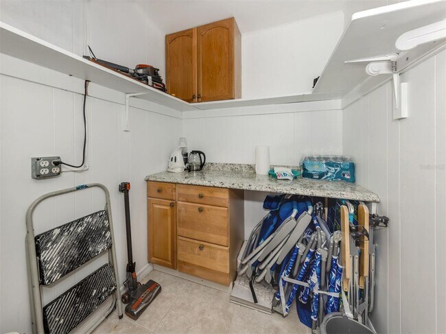 Building Photo - 200 The Esplanade N