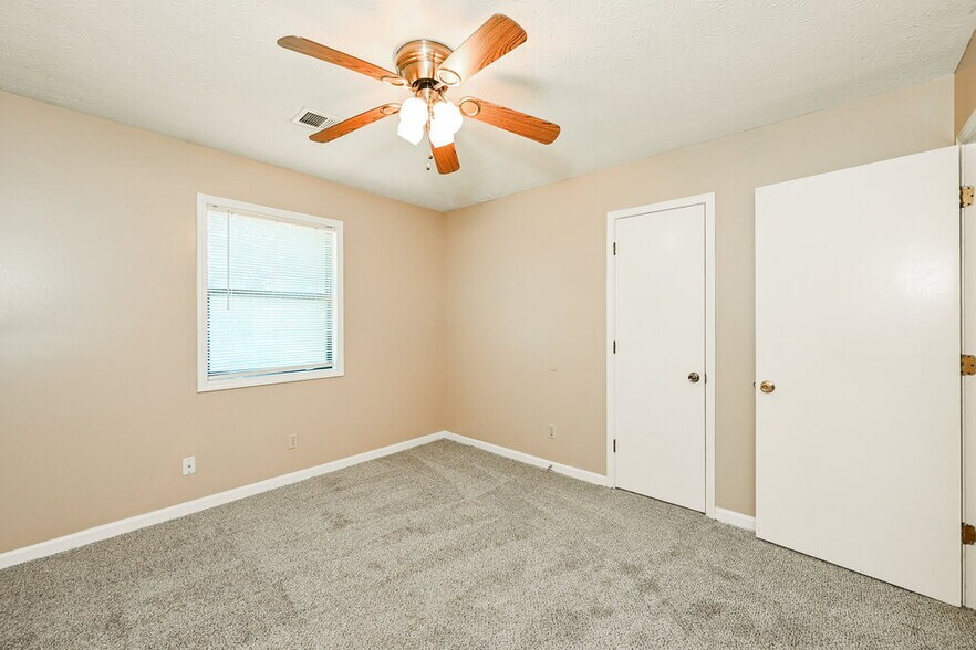 Building Photo - 5088 Phillip Ct