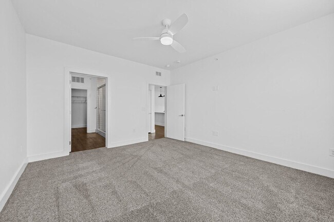 Building Photo - Modern 1/1 Condo in The Colony