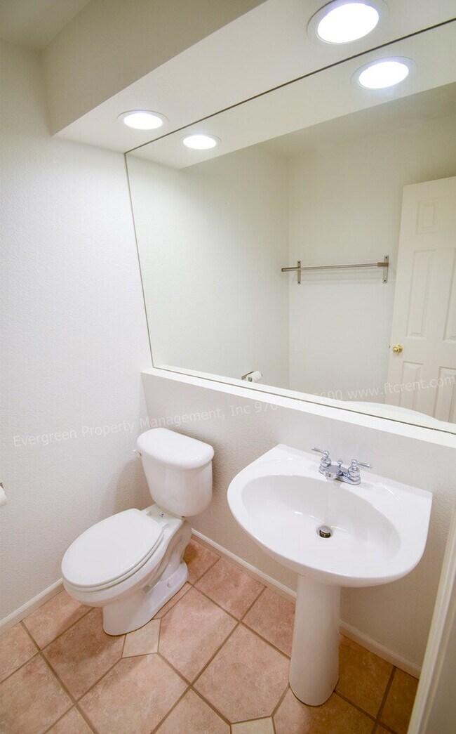 Building Photo - 127 Bayside Cir