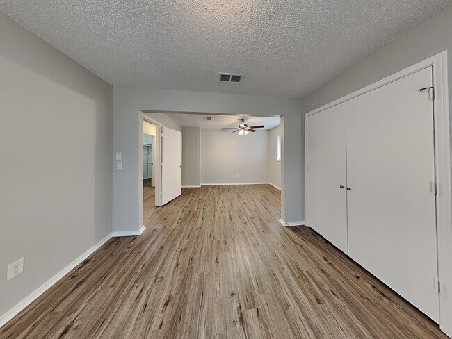 Building Photo - Coming Soon! 3 BR/2BA | Newly Renovated Single Family Home | Fenced backyard | In Mesquite