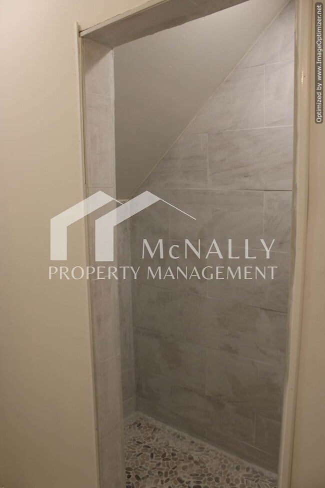 Building Photo - Newly Remodeled 3 Bedroom 2 Bathroom Home ...