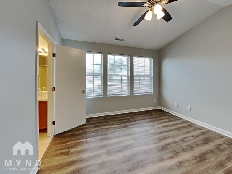 Building Photo - 3101 Tuckland Dr