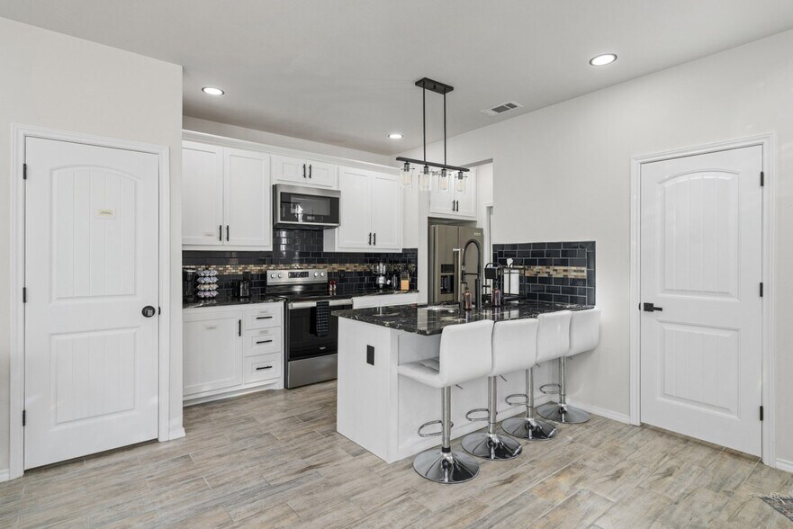 Building Photo - 3518 Dennis St