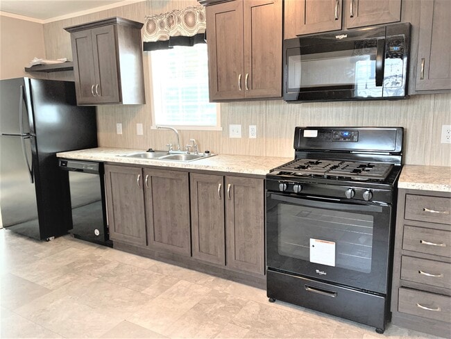 Building Photo - 17164 Canterbury Cir