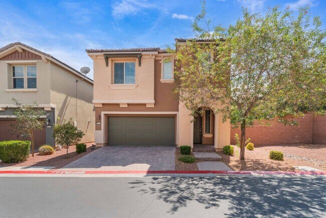 Primary Photo - Spacious Modern Home!