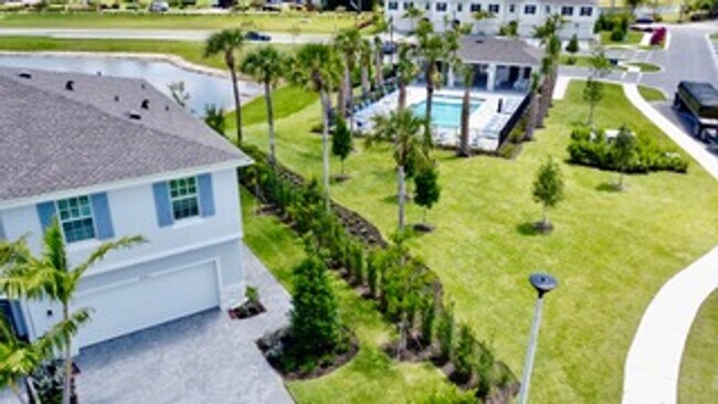 Building Photo - Brand new Townhome centrally located in La...