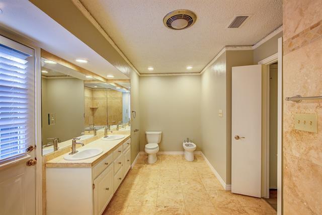 Building Photo - 225 Sovereign Ct